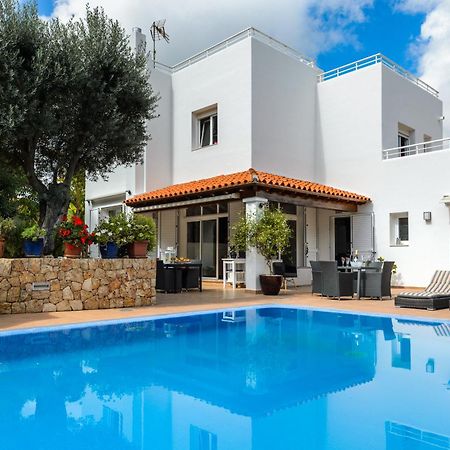 Villa Blanca Santa Eulalia سانتا أيُلاريا ذيس ريو المظهر الخارجي الصورة