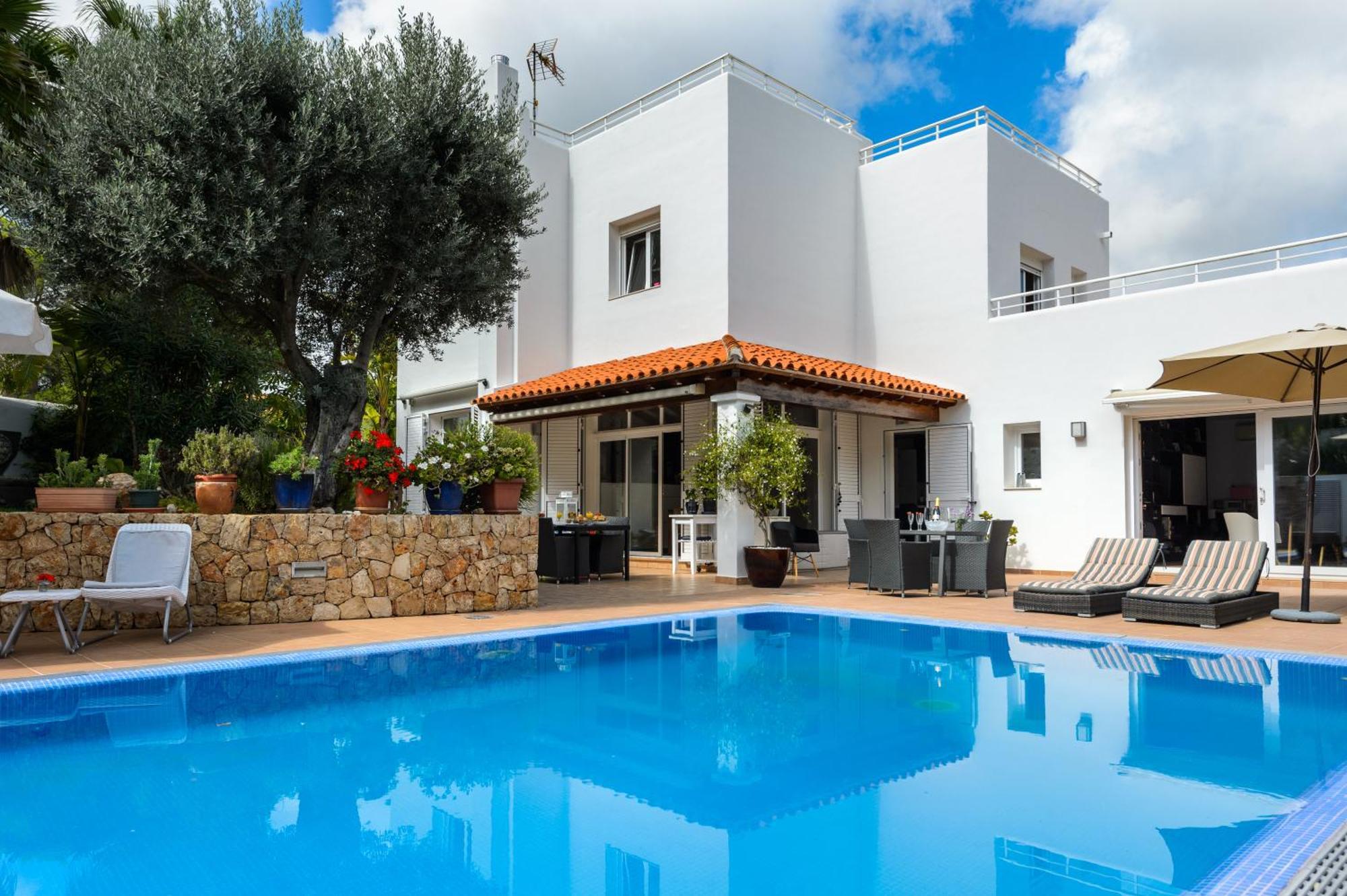 Villa Blanca Santa Eulalia سانتا أيُلاريا ذيس ريو المظهر الخارجي الصورة